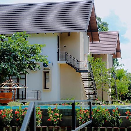 Lolu Village Resort 阿努拉德普勒 外观 照片