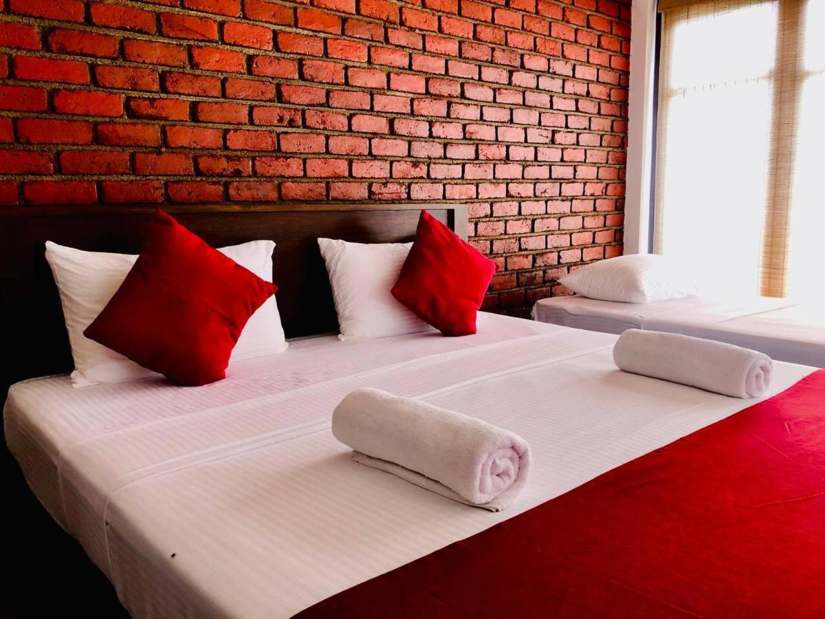 Lolu Village Resort 阿努拉德普勒 外观 照片