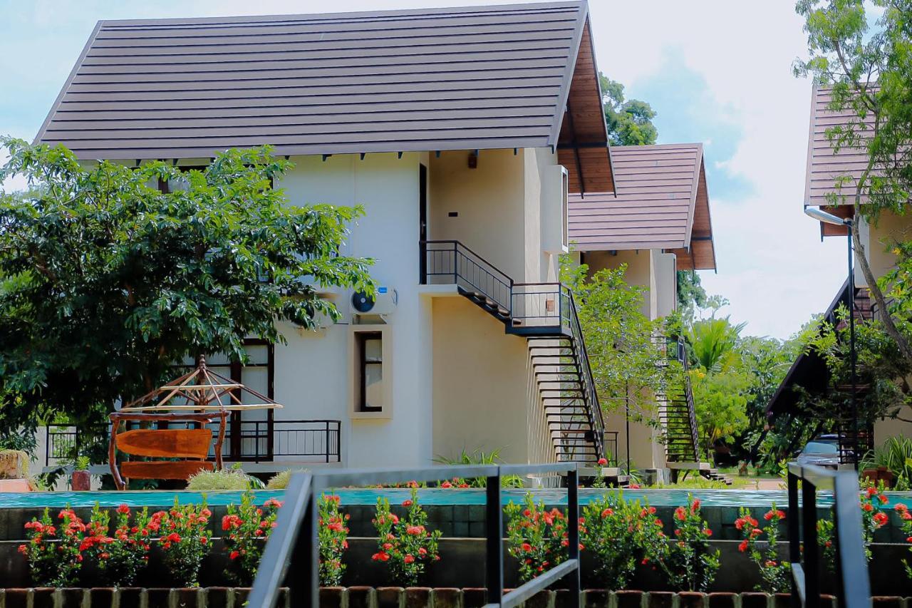 Lolu Village Resort 阿努拉德普勒 外观 照片