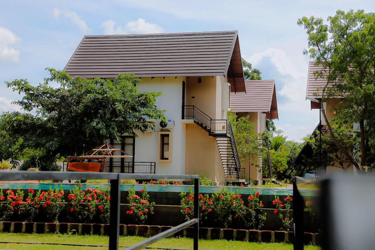 Lolu Village Resort 阿努拉德普勒 外观 照片