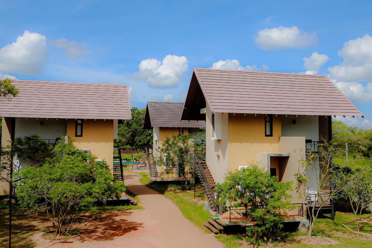 Lolu Village Resort 阿努拉德普勒 外观 照片