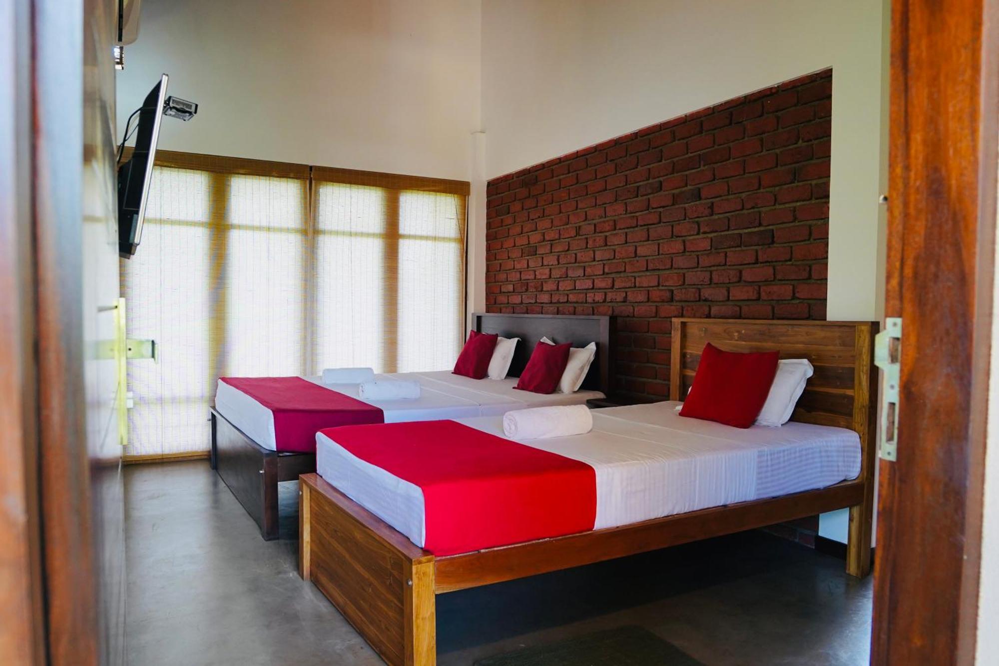 Lolu Village Resort 阿努拉德普勒 外观 照片